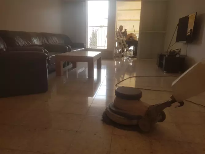 ניקיון ופוליש בדירה 3